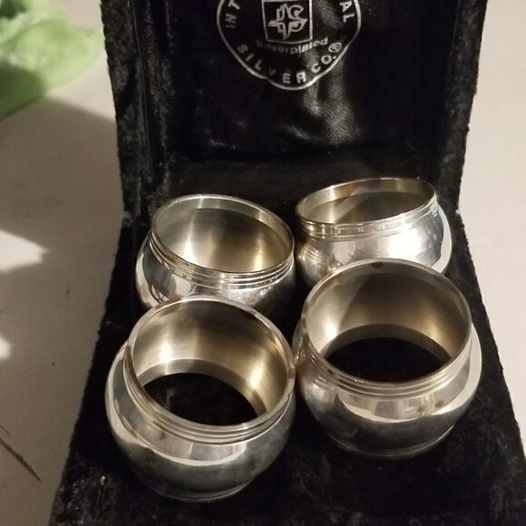 Vintage Napkin holder set 4 with box International silver plated co. - Picture 5 of 15